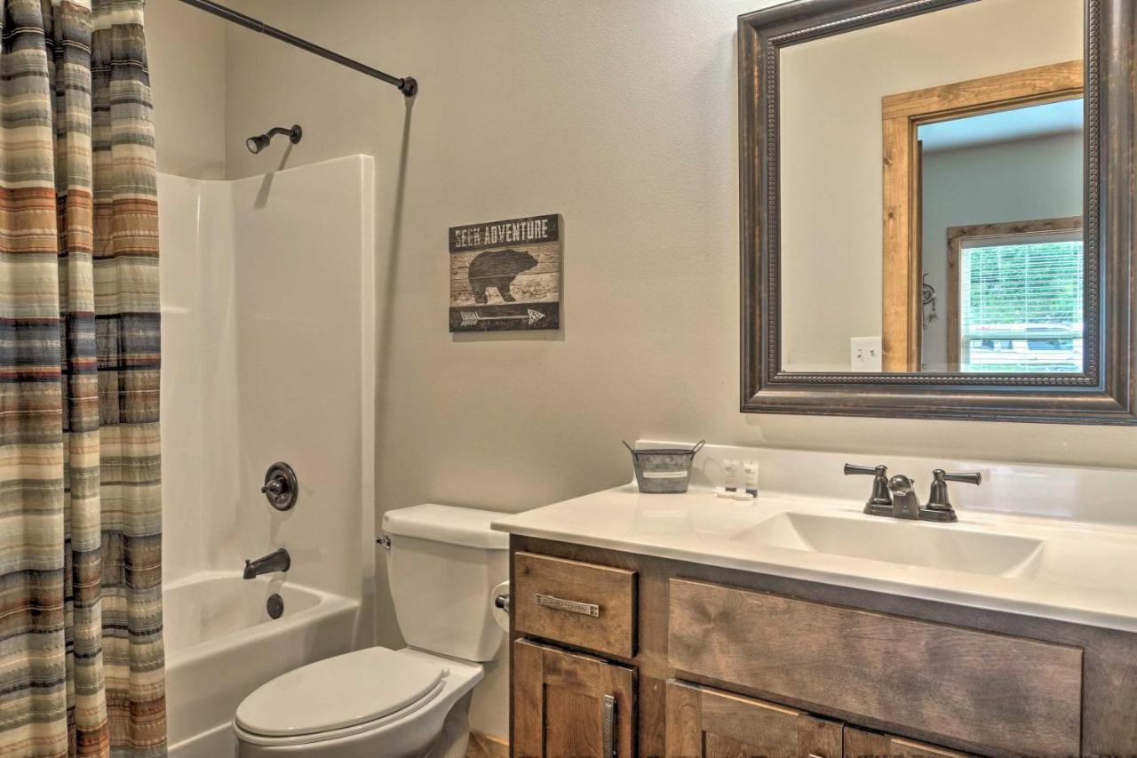 Branson West Cabin With Pool Access And Golfing Eksteriør billede