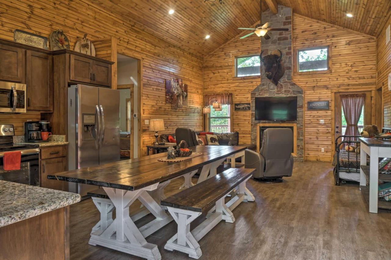 Branson West Cabin With Pool Access And Golfing Eksteriør billede