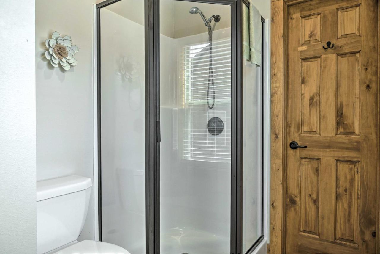 Branson West Cabin With Pool Access And Golfing Eksteriør billede