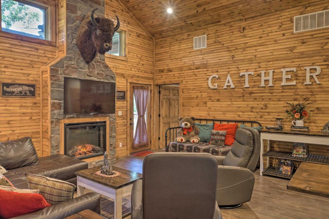 Branson West Cabin With Pool Access And Golfing Eksteriør billede