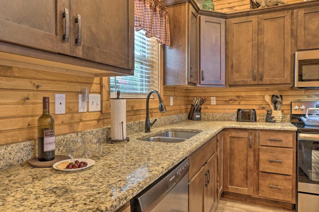 Branson West Cabin With Pool Access And Golfing Eksteriør billede