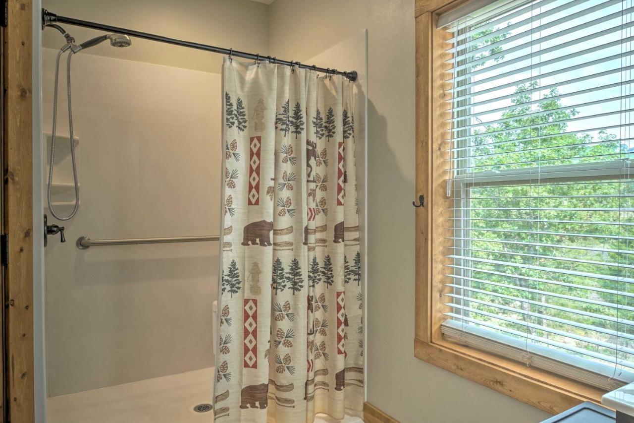 Branson West Cabin With Pool Access And Golfing Eksteriør billede