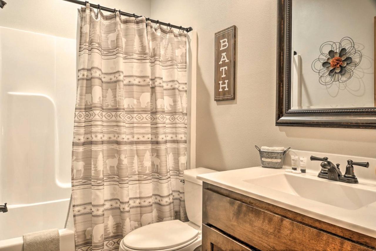 Branson West Cabin With Pool Access And Golfing Eksteriør billede